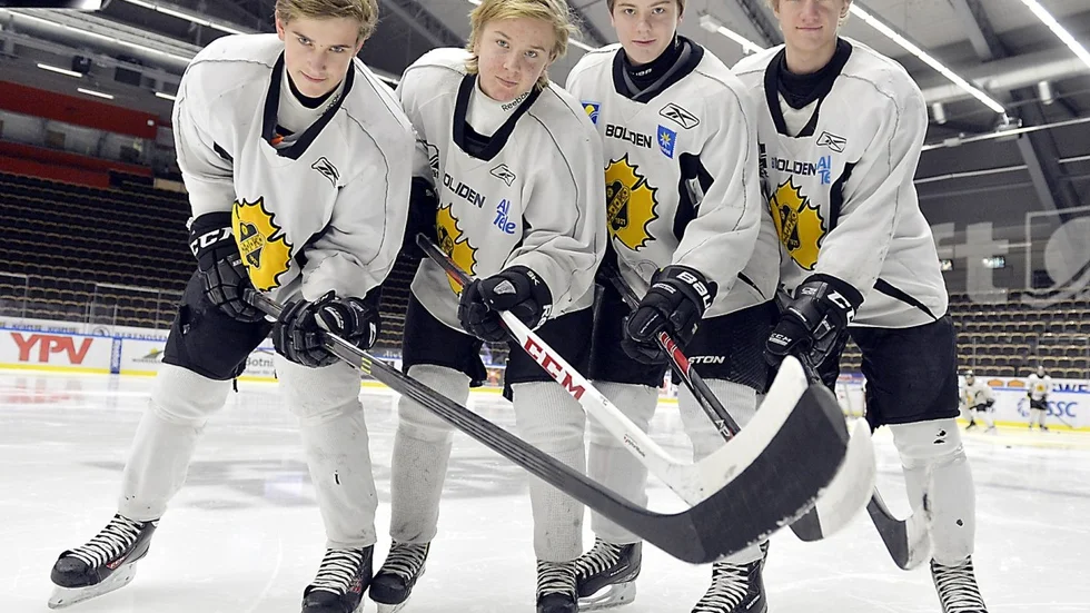 Samuel Edvardsson, Albin Söderlund, Filip Westermark och Lukas Öhgren, samtliga från Skellefteå AIK. Arkivbild: Ulf Johansson