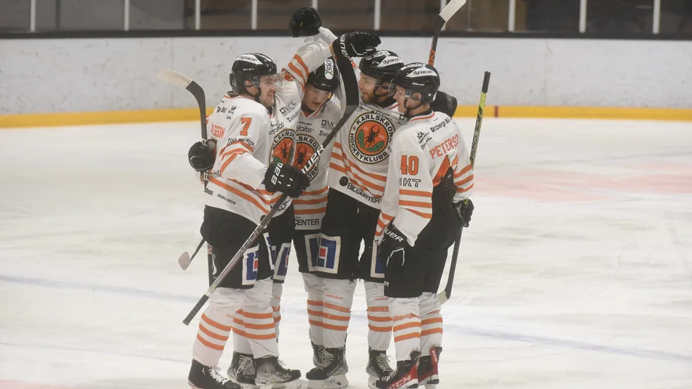 Karlskrona vann med klara 4-0 mot Vimmerby. 