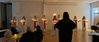 Skönsjungande lussetåg besökte Ljunggården