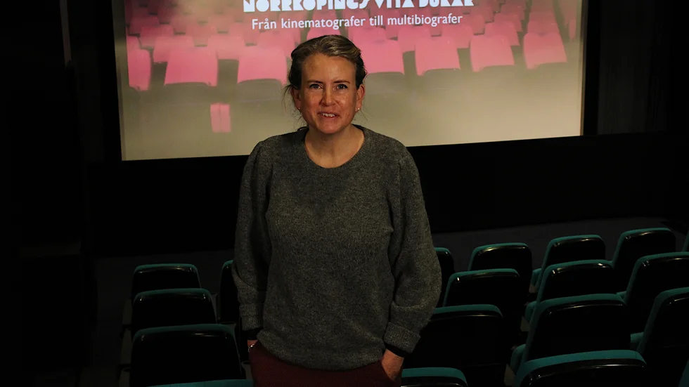 "Biografen var folkets nöje", säger museipedagog Ellika Kyndel som i filmen "Norrköpings vita dukar" guidar publiken genom stans biografhistoria. Filmen har premiär i dag på Cnema.