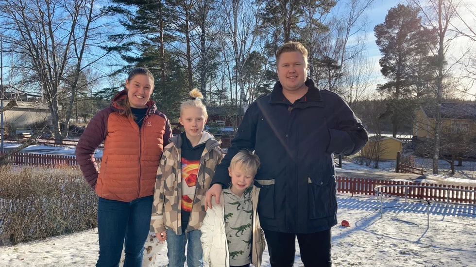 Martina Thorn, Jonathan Erling, 9, Benjamin Erling, 4, och Ulf Erling bor i ett radhus på Skrakvägen i Oxelösund. De uppskattar vardagslyxen i att kunna bo bara några tiotal meter från havet med alla fördelar det ger.