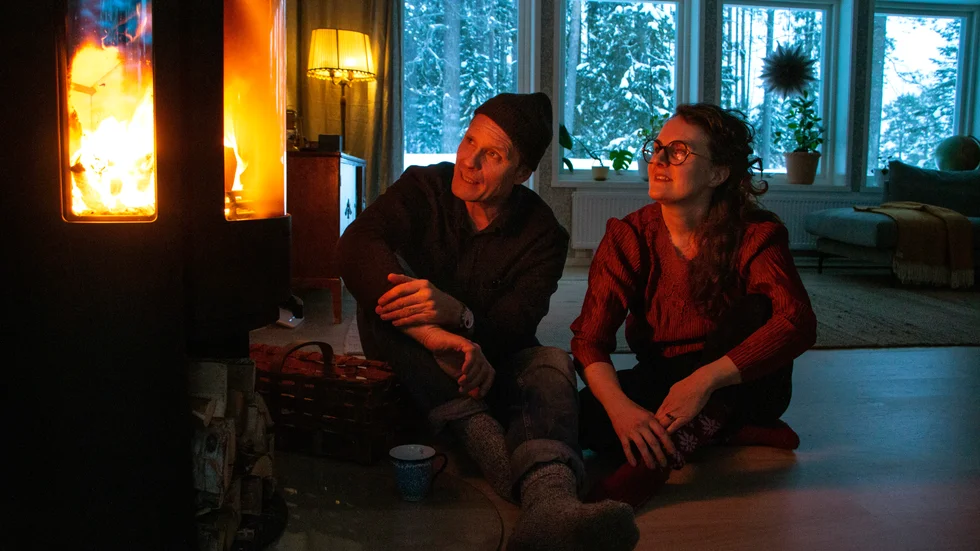 Fotograferna Johanna och Magnus Fond flyttade från Stockholm till Jävre för att komma närmare lugnet och naturen. "Det känns som att vi båda fått tillbaka energin", säger Johanna.