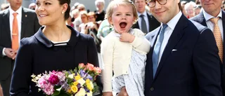 Estelle bör fråntas sin titel och kungen bör avgå