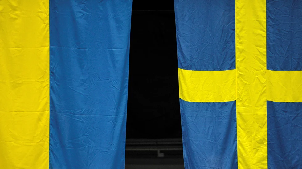 Två flaggor. Två länder. Två öden. På samma sida.