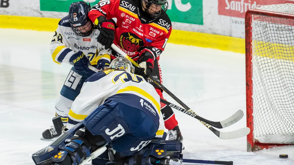 Petra Nieminen fick matchstraff när Luleå Hockey/MSSK föll mot HV 71.