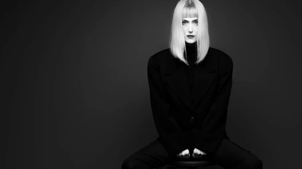 Maja Gunn är professor i konsthantverk och har skapat utställningen "Paritet". 