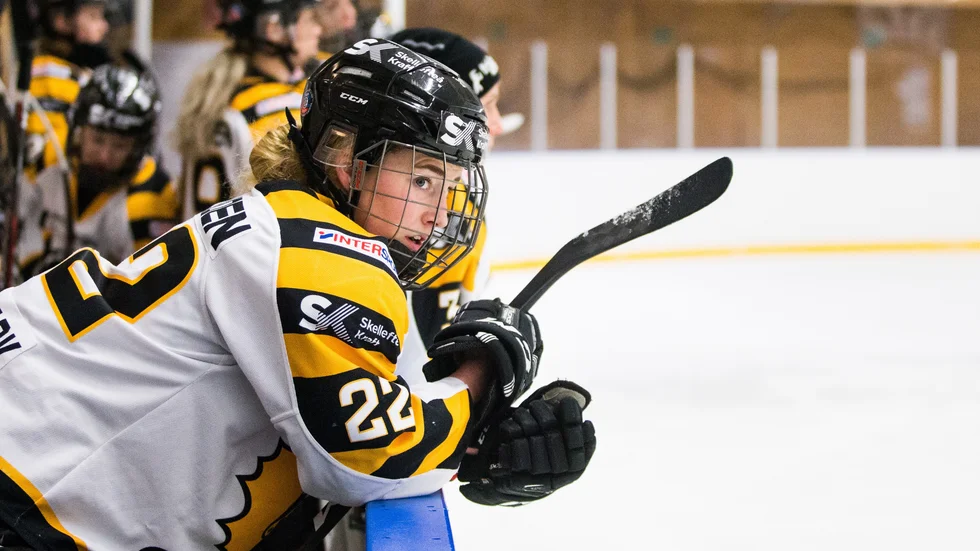 Ida Normark under ishockeymatchen i kvalet till SDHL mellan SDE och Skellefteå AIK