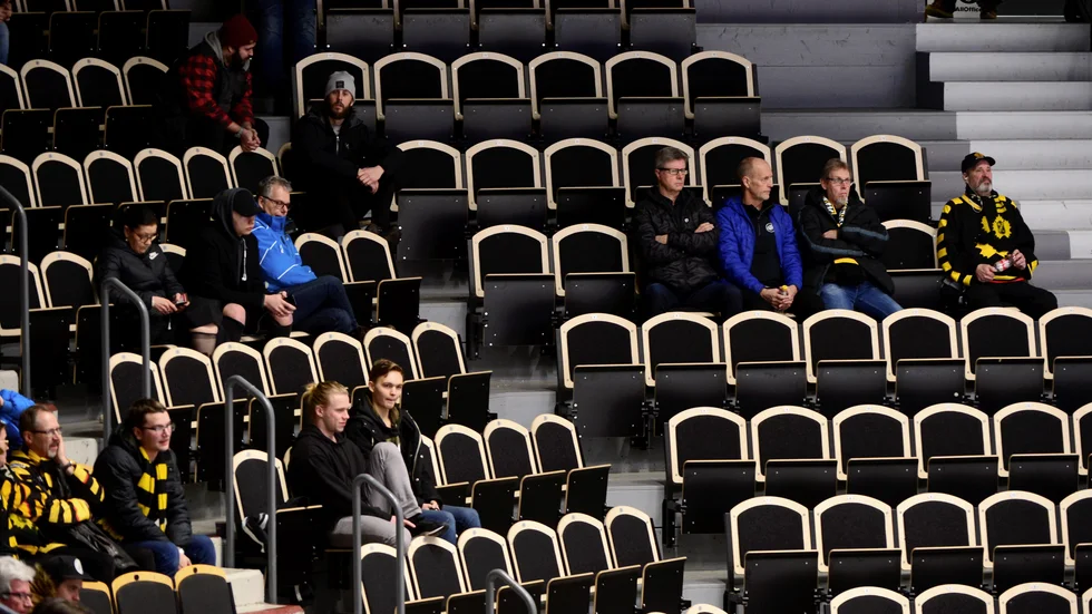 Den officiella publiksiffran mot Djurgården var 3 924. Men det var färre än så i arenan.