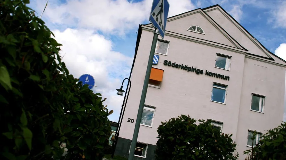 Demokratins hjältar. Magnus Hedberg på Jusek önskar större respekt för alla välutbildade människor ute i Sveriges alla kommunhus.