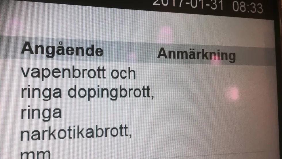 Rättegången hölls under måndagen. Den misstänkta 45-åringen nekar till att haft något med den skarpladdade pistolen att göra.