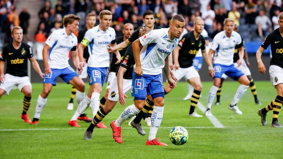 Jordan Larsson på språng på Friends Arena.