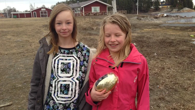 Vinnare. Ebba och Tyra Elenius hittade Norrans guldägg i Skelleftehamn.