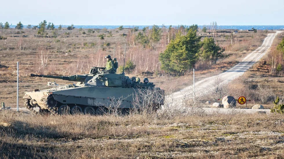 Fastigheten ligger inom Försvarsmaktens så kallade påverkansområde runt Tofta skjutfält.
