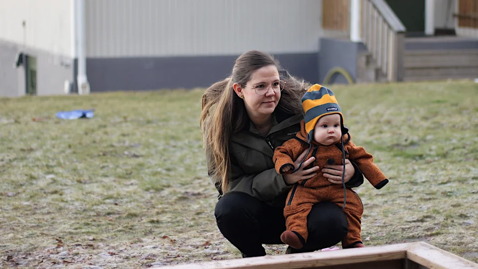 Att Josefin hamnade i Kisa är till följd av kärleken. "Min man är härifrån och när vi hade varit tillsammans i några år och ville flytta ihop så hamnade jag här och sedan har vi blivit kvar", skrattar hon. 