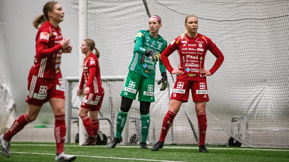 Piteå IF:s Ellen Löfqvist, Amanda McGlynn och Fanny Andersson.