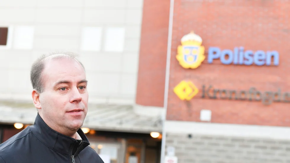Johan Karlsson vid polisen i Skellefteå understryker vikten av att man som köpare ska ta reda på så mycket som möjligt om den person som man göra nät-affären med.
