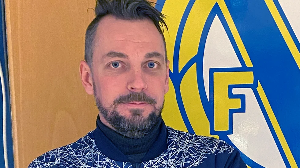 VFC:s division 2-lag blir Alexander Holmbergs första uppdrag som huvudansvarig tränare. Kontraktet är skrivet på 1+1 år.