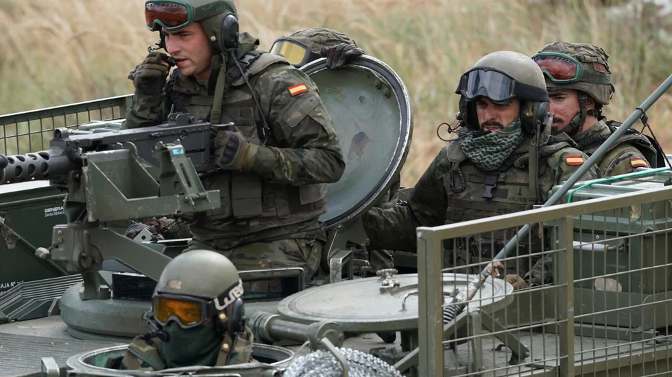Natosoldater under övning,