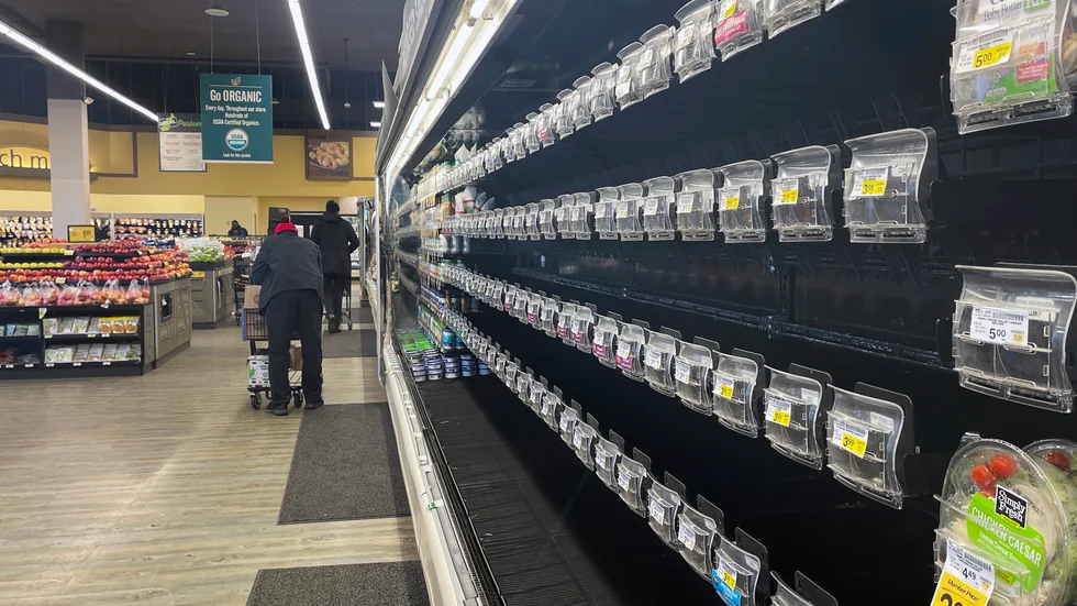 Urplockade hyllor. Bild från en butik tillhörande kedjan Safeway i Washington DC.