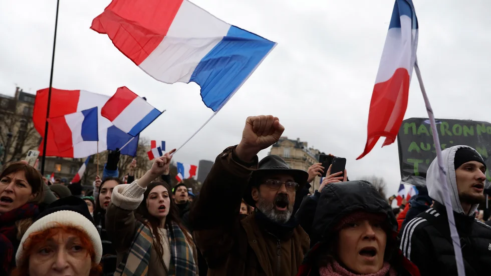 Demonstration mot nya regler för vaccinpass. Bilden är från Paris förra helgen.