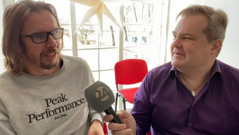 Uppsnack. Jens Bollius och Thomas Augustsson snackar om Stina Blackstenius och IFK Motalas match mot Västerås.