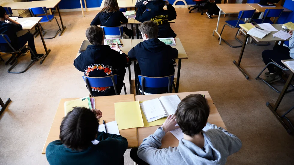 Klassrummet gått från att vara en arena för en grupps gemensamma kunskapsresa, till att bli mer som ett slags kontorslandskap där varje elev ska lära sig på sitt eget sätt.