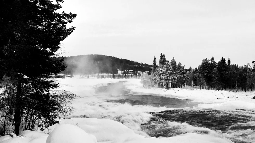 Forsande vatten. En dag vid Storforsen i Älvsbyns kommun. Andreas Lennerö, Boden, besökte platsen under julhelgen. 