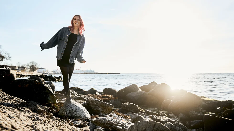 Clara Klingenström har gått från att vara en lokal halvkändis till att bli igenkänd i hela landet. Hennes musik och hennes sätt att vara har hjälpt många människor som mått dåligt.