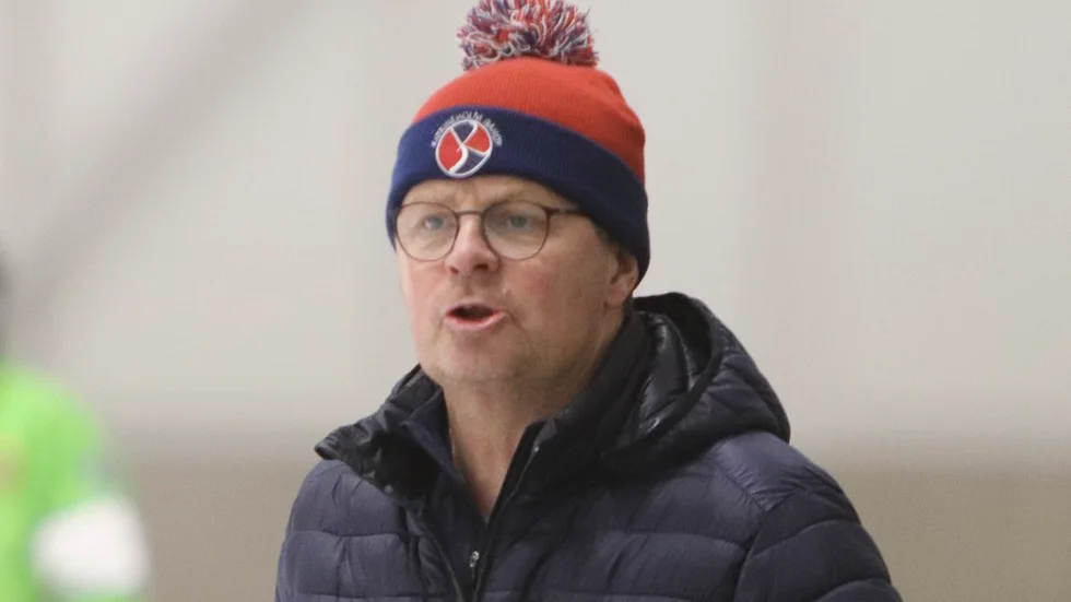 Sjutton så bra. 17 poäng för Roger "Gubben" Carlsson och hans KVBS räcker för allsvenskt spel även nästa säsong – utan kval.