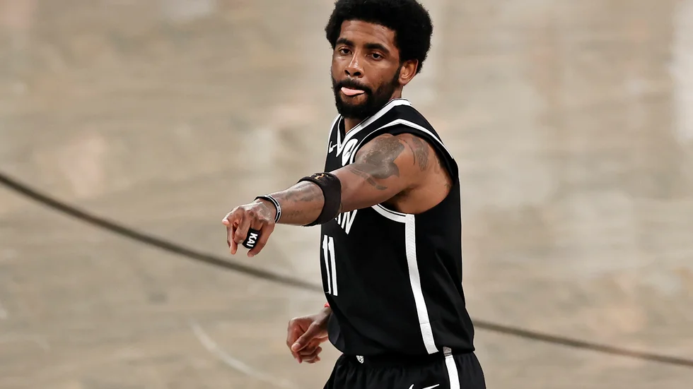 Kyrie Irving får träna med Brooklyn Nets igen. Arkivbild.