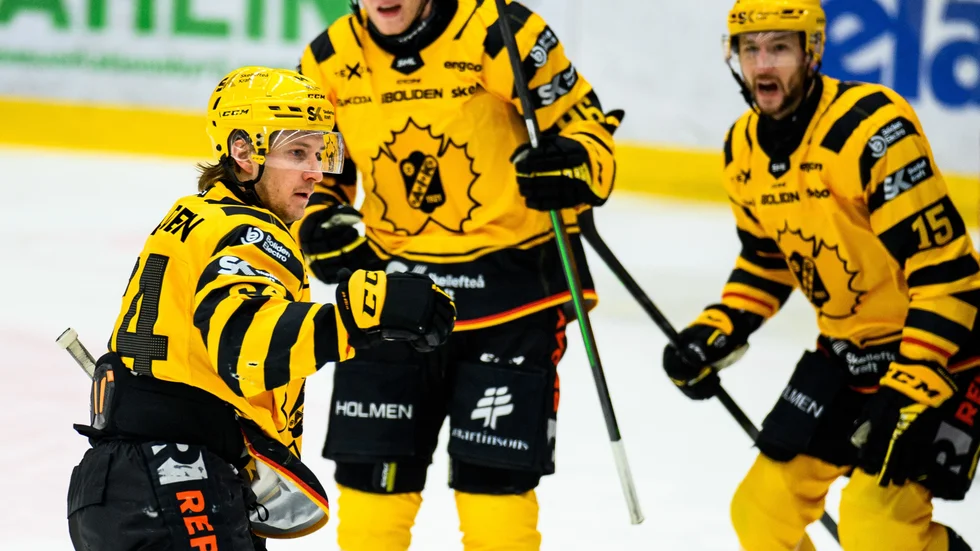 Jonathan Pudas jublar efter 0-1 målet borta mot Oskarshamn.