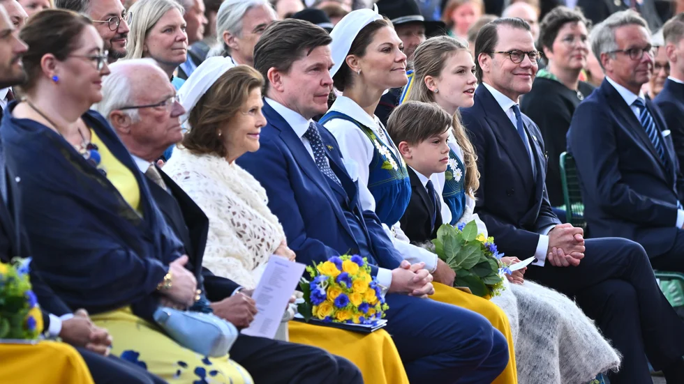 Kungafamiljen är landets mest kända invandrarfamilj. Ändå benämns de sällan som just invandrare. Men om vi läser på upptäcker vi att samtliga svenska regenter i Bernadotte släktet har gift sig med en utlänning. Om kronprinsessan Victoria, som äktade prins Daniel, blir regent är blir hon det första undantaget.