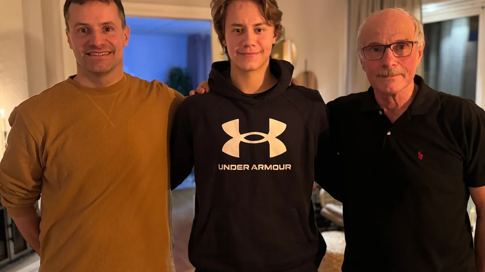 Tre generationer Lindberg: Pappa Kent Lindberg, sonen Valter Lindberg och farfar Anders Lindberg. Tre Burträskare och tre Skellefteå AIK-spelare.