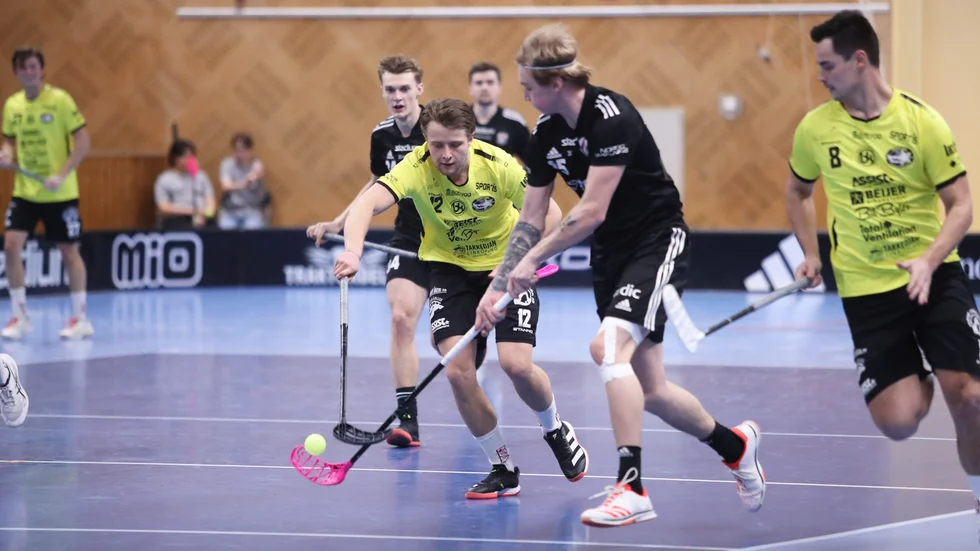 Emil Lögdberg är tongivande i division 1-laget Berg. Nu lämnar han klubben och återvänder till SSL-laget Linköping IBK.