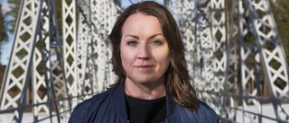Gymnasielärarens kometkarriär som författare – "lever min dröm"
