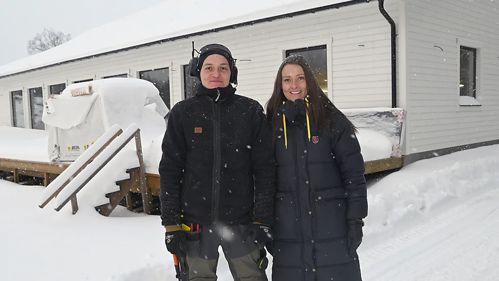 Ett vitt hus med svart tak. Det ville både Joel Boman och Linnea Liikamaa ha.