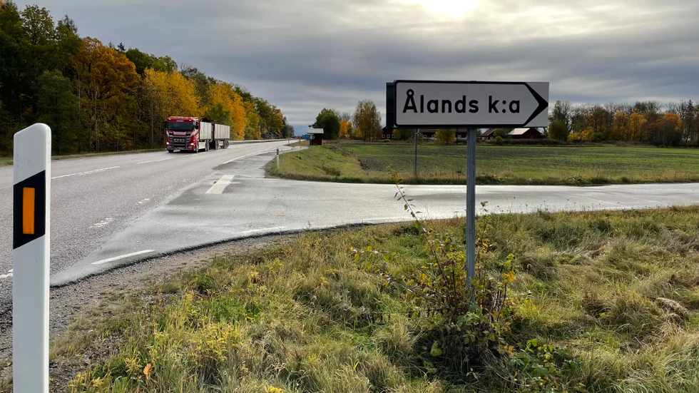 Vid Ålands kyrka finns det planer både på pendlarparkering, gång- och cykelväg från Kälva vägskäl och cykelparkering i anslutning till busshållplatsen.