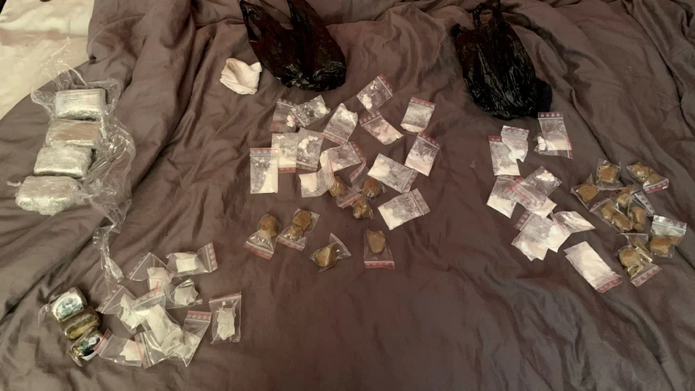 I en bostad som 22-åring disponerade i Ekholmen hittade polisen stora mängder narkotika. (Bilden är hämtad ur förundersökningen.) 