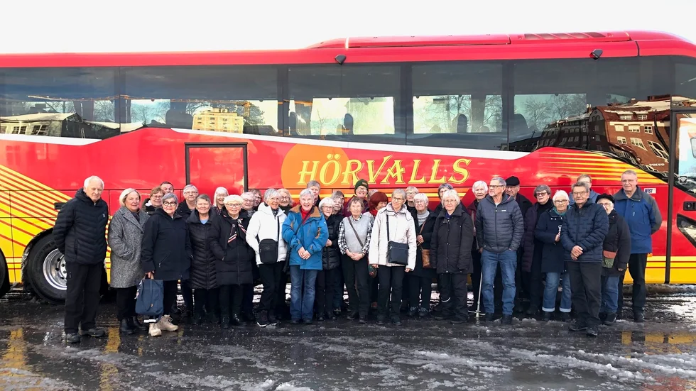 Gruppen med Årsrika resenärer samlade inför hemfärd.