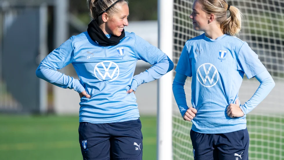 Petronella Winblad och Tilde Wahlgren i MFF under en träning inför helgens match.