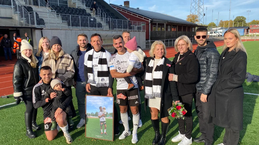 Släkt och vänner tackade av Liridon Silka efter 0-1-förlusten mot Herrestad i division 2. Motala AIF blir en profil fattigare efter en fin Silka-karriär. Nu pratar "Liri" om att springa maraton i stället.
