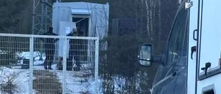 Polisens tekniker undersöker område vid E4 utanför Haparanda