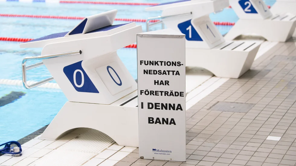 Ibland finns samhället där. Ibland låter vi funktionsnedsatta falla fritt.