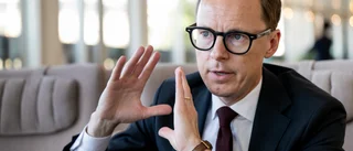 Därför skaver Perssons märkliga, nya skyddsväst