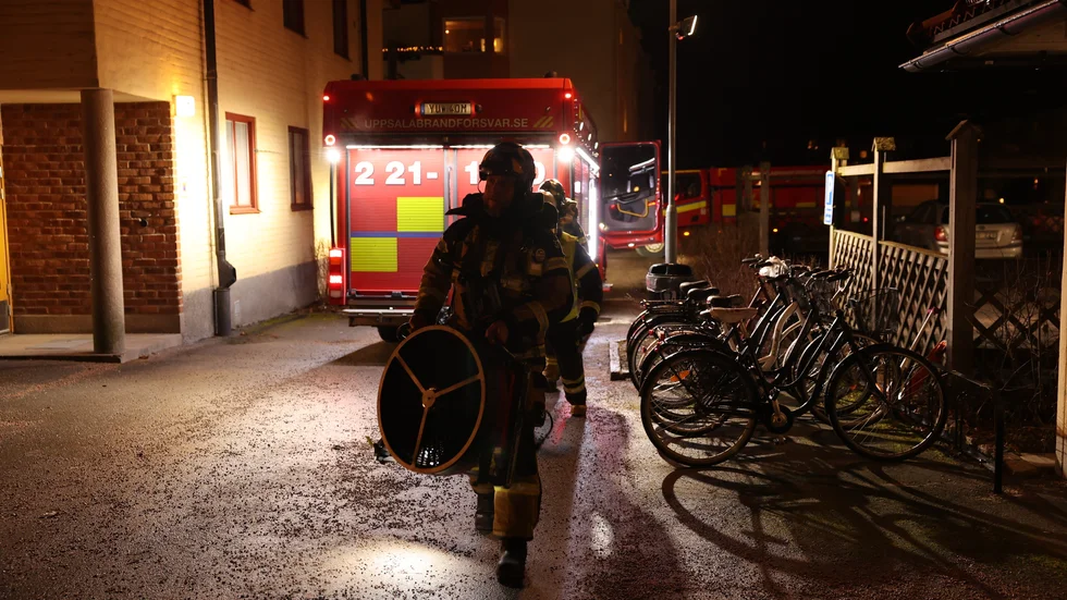 Brandkåren vädrade ut bostaden med fläktar efter torrkokningen. 