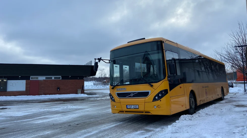 Lokaltrafiken körs från i sommar i ny regi – men den gula färgen på bussarna består.