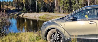 Personbil hittad i damm nära Dundret