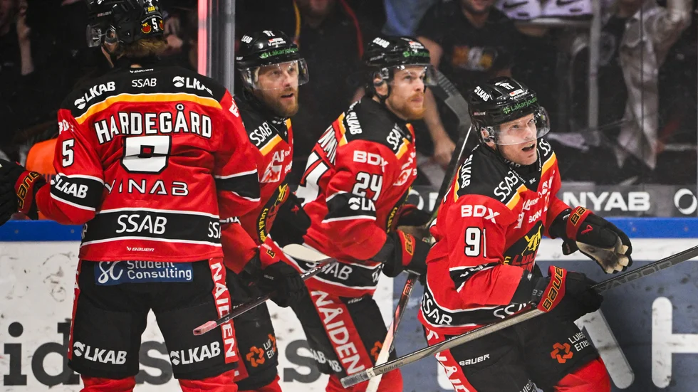 Brian O'neil jublar efter 1-0.