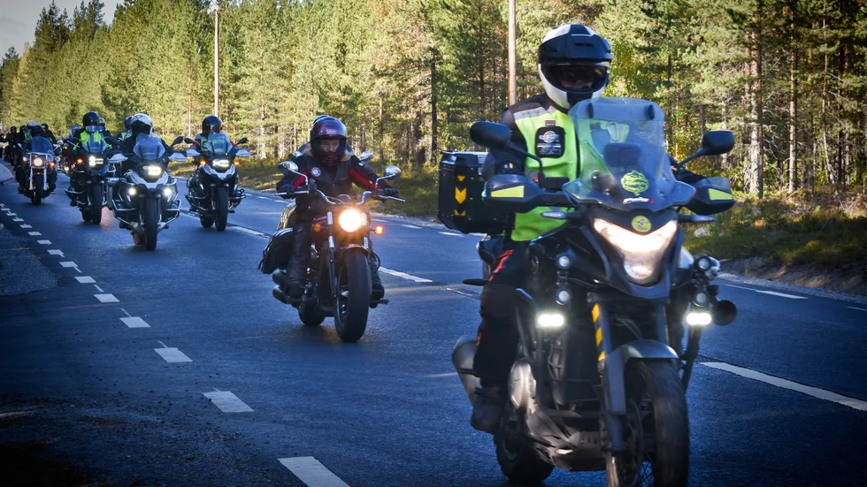 Närmare 200 motorcyklister deltog i kortegen.