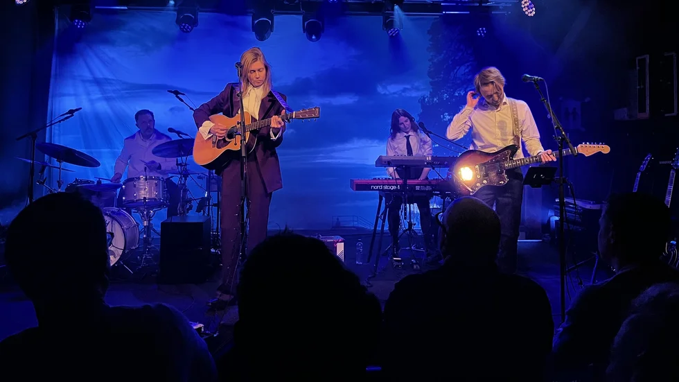 Anna Ternheim och hennes band spelade inför ett utsålt Katalin på onsdagskvällen.